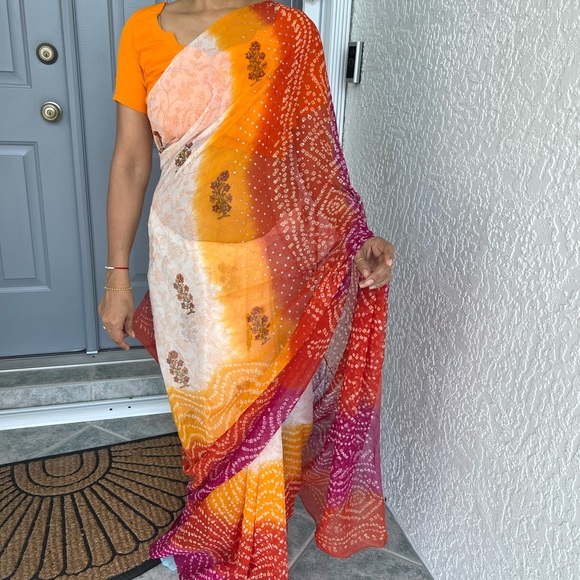 Bandhani saree with blouse - Picture 6 of 6